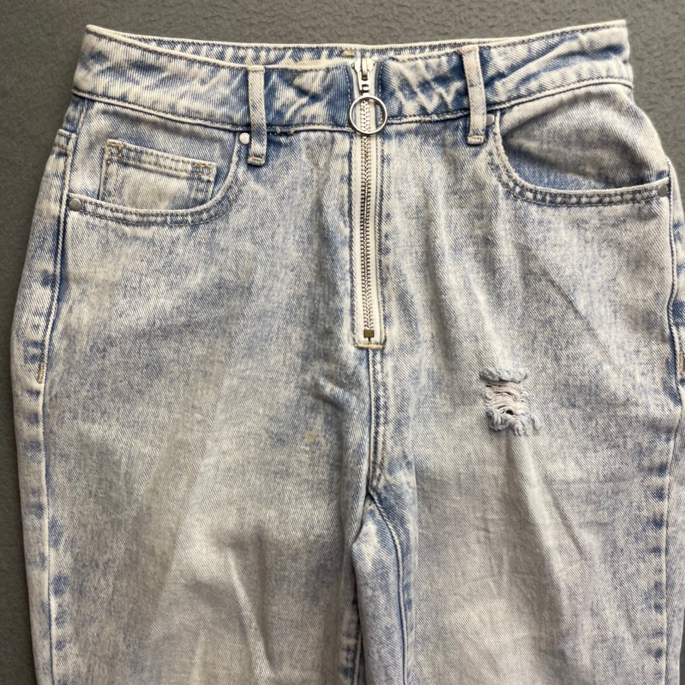 PacSun Women Mom Jean Light Wash Distressed 25 O-Ring Zip High Rise Denim